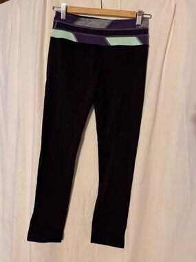 Lululemon size 4 yoga pants